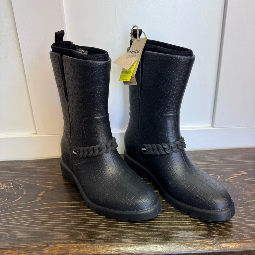 NWT CCILU black boots size 7‎